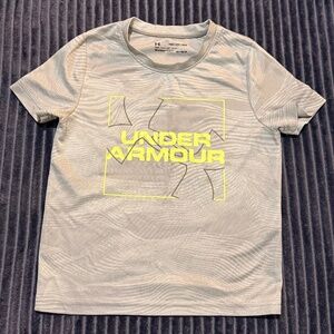 Under Armour Boys (XS) Grey Loose Dry fit t-shirt